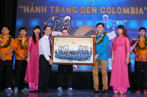 Tuyển Futsal Việt Nam trong vòng tay người hâm mộ ảnh 2 Tuyển Futsal Việt Nam trong vòng tay người hâm mộ ảnh 2