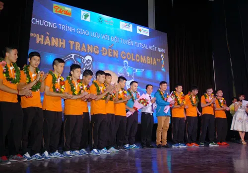 Tuyển Futsal Việt Nam trong vòng tay người hâm mộ ảnh 3 Tuyển Futsal Việt Nam trong vòng tay người hâm mộ ảnh 3