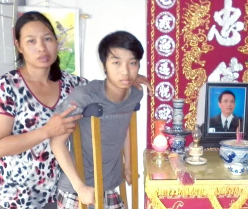Chồng chết vì ung thư gan, con lại mang bệnh cột sống