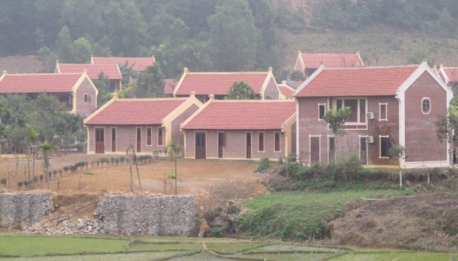Villas were found to violate land use regulations in Ha Noi’s Ba Vì District. The villas will be taken down due to the violations. (Photo: baogiaothong.vn) Villas were found to violate land use regulations in Ha Noi’s Ba Vì District. The villas will be taken down due to the violations. (Photo: baogiaothong.vn)