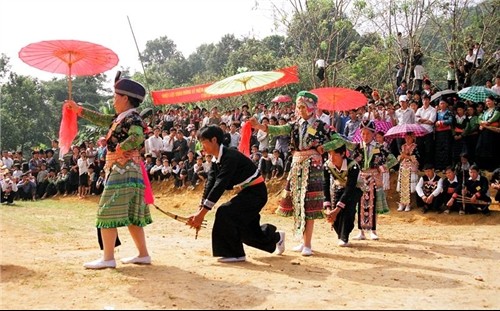 Ethnic festival: Khen dancing of the Mong people. Photo dienbientv.vn Ethnic festival: Khen dancing of the Mong people. Photo dienbientv.vn