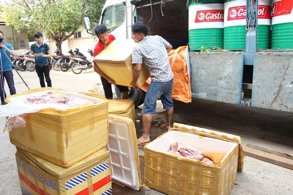 Bắt hơn 700kg thịt hôi thối chuẩn bị lên bàn nhậu