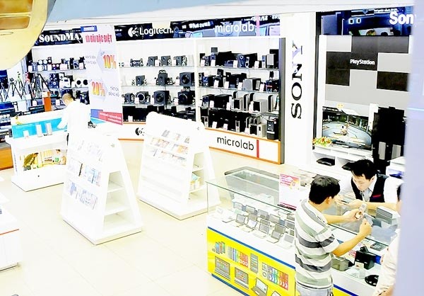 Foreign-made electronic products dominate Vietnam's market. (Photo: SGGP)