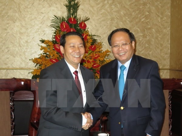 Ho Chi Minh City Party Committee Deputy Secretary Tat Thanh Cang (R) and deputy governor of Xaysomboun province of Laos, Phoikham Houngbounyuang(Source :VNA) Ho Chi Minh City Party Committee Deputy Secretary Tat Thanh Cang (R) and deputy governor of Xaysomboun province of Laos, Phoikham Houngbounyuang(Source :VNA)