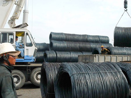 Steel price has reduced thanks to abundant supply source (Photo: SGGP) Steel price has reduced thanks to abundant supply source (Photo: SGGP)