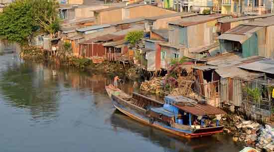 HCMC plans to remove about 10,000 houses from canal areas to reduce pollution and improve urban landscape (Photo: SGGP) HCMC plans to remove about 10,000 houses from canal areas to reduce pollution and improve urban landscape (Photo: SGGP)