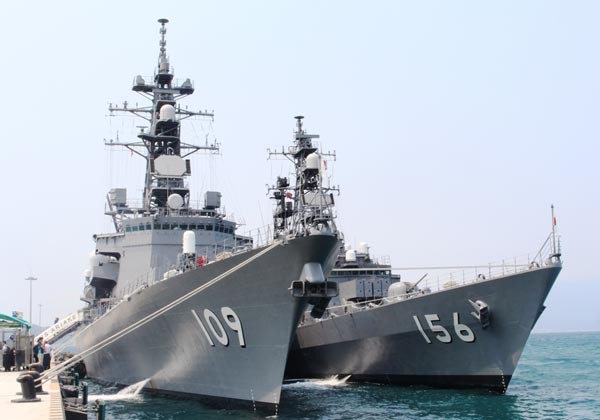 JS Ariake and JS Setogiri navy ships dock at Cam Ranh international port. JS Ariake and JS Setogiri navy ships dock at Cam Ranh international port.