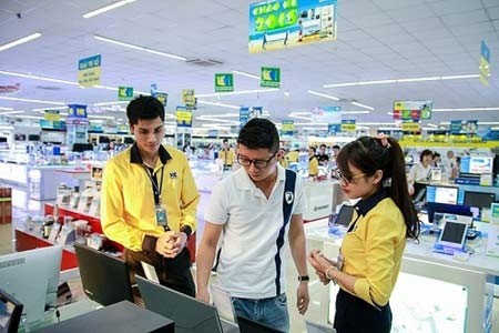Companies in the service sector employ about 17.1 million workers, or 32 per cent of the total workers in the country. — Photo vietnamnet.vn Companies in the service sector employ about 17.1 million workers, or 32 per cent of the total workers in the country. — Photo vietnamnet.vn