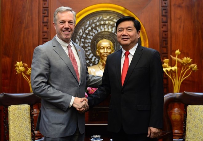 Secretary of the Ho Chi Minh City Party Committee Dinh La Thang (R) and US Ambassador to Vietnam Ted Osius (Source: vtc.com) Secretary of the Ho Chi Minh City Party Committee Dinh La Thang (R) and US Ambassador to Vietnam Ted Osius (Source: vtc.com)