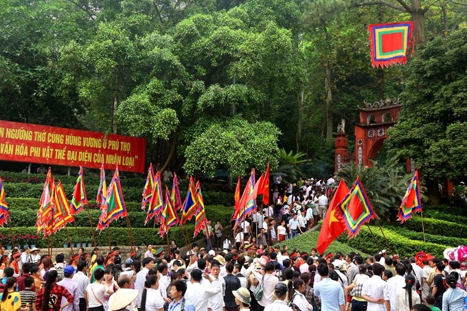 People flock to the Hùng Kings’ Temple Complex to commemorate their ancestors. People flock to the Hùng Kings’ Temple Complex to commemorate their ancestors.