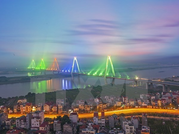 Nhat Tan Bridge spans the Red River in Hanoi (Photo: VNA) Nhat Tan Bridge spans the Red River in Hanoi (Photo: VNA)