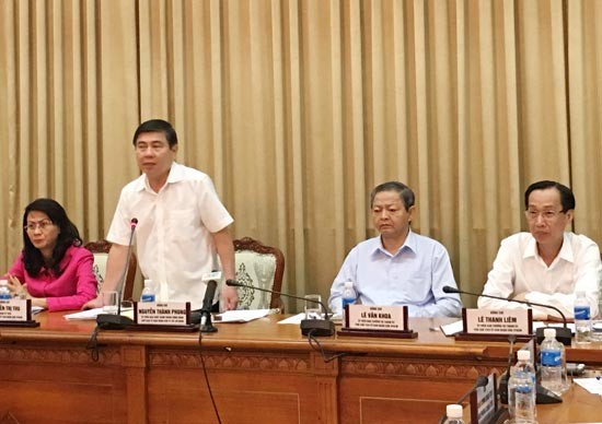Chairman of HCMC People’s Committee Nguyen Thanh Phong states at the meeting on April 28 (Photo: SGGP) Chairman of HCMC People’s Committee Nguyen Thanh Phong states at the meeting on April 28 (Photo: SGGP)