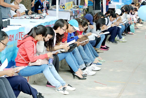 Người trẻ đọc sách: Thích ngắn, ngán dài, chuộng đơn giản