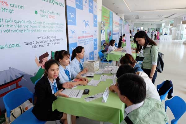 Danang students seek opportunities to study in Japan at japanese job day Danang students seek opportunities to study in Japan at japanese job day