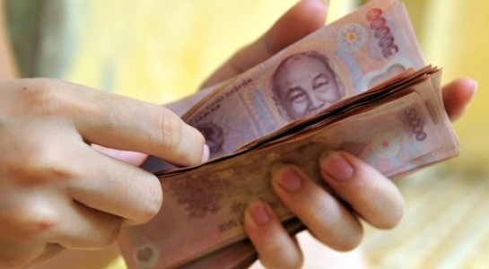 According to Decree 47/2016/NĐ-CP that Prime Minister Nguyễn Xuân Phúc signed last week, the targeted group will enjoy the new base salary with an additional VNĐ60,000 on top of the previous VNĐ1.15 million (more than US$51), starting from May 1 this year. — Photo motthegioi.vn According to Decree 47/2016/NĐ-CP that Prime Minister Nguyễn Xuân Phúc signed last week, the targeted group will enjoy the new base salary with an additional VNĐ60,000 on top of the previous VNĐ1.15 million (more than US$51), starting from May 1 this year. — Photo motthegioi.vn