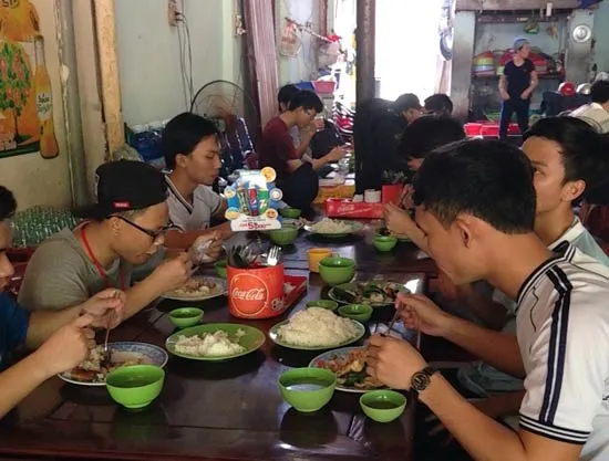 Ăn cơm ở làng đại học