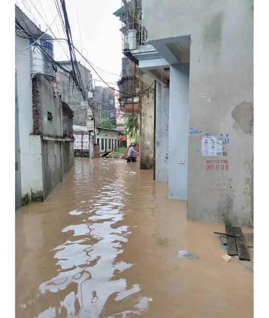 Hà Nội chìm trong biển nước sau đêm mưa lớn ảnh 8