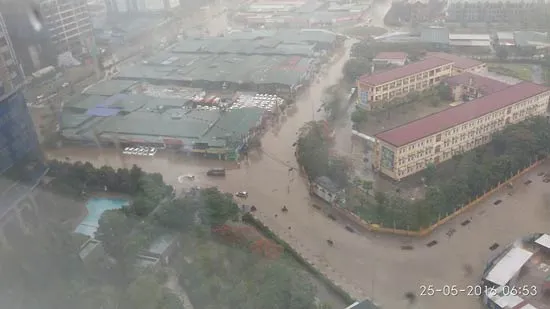 Hà Nội chìm trong biển nước sau đêm mưa lớn