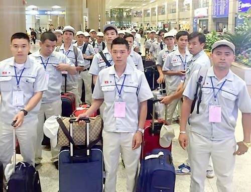 Vietnamnese laborers register to return homeland when the contract is over (Photo: SGGP) Vietnamnese laborers register to return homeland when the contract is over (Photo: SGGP)
