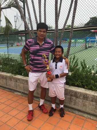 Tennis talent: Trần Quốc Cường (right) and his coach Trương Quốc Bảo. — Photo sggp.org.vn Tennis talent: Trần Quốc Cường (right) and his coach Trương Quốc Bảo. — Photo sggp.org.vn