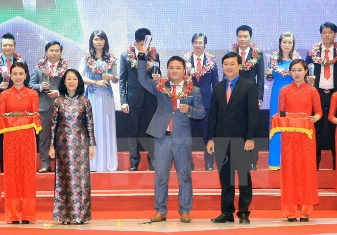 100 excellent businesses were honoured with a Young Startup Entrepreneur Award 2016 (Photo: VNA) 100 excellent businesses were honoured with a Young Startup Entrepreneur Award 2016 (Photo: VNA)