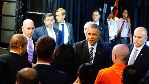 US President Barack Obama speaks to members of the business community after a panel discussion with three young Vietnamese entrepreneurs at the Dreamplex Co-Working Space in HCM City during his visit. VNS Photo Văn Đạt US President Barack Obama speaks to members of the business community after a panel discussion with three young Vietnamese entrepreneurs at the Dreamplex Co-Working Space in HCM City during his visit. VNS Photo Văn Đạt