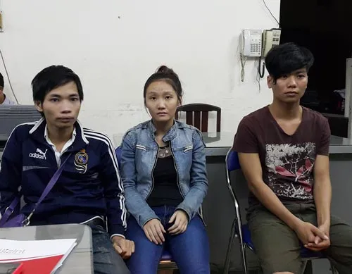 Tiếp nhận trình báo của người bị lừa từ ''quà tặng trúng thưởng''