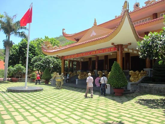 Về Chiến khu Minh Đạm