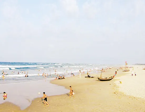 Chung sức làm sạch bãi biển