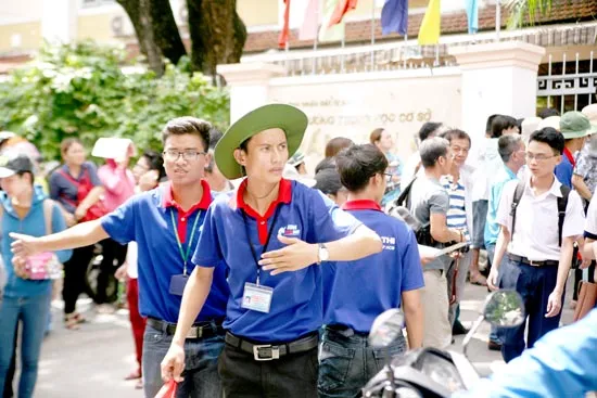 Sinh viên tình nguyện tất bật Tiếp Sức Mùa Thi