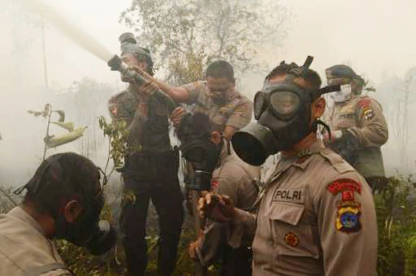 Singapore truy tố các công ty Indonesia gây ô nhiễm môi trường