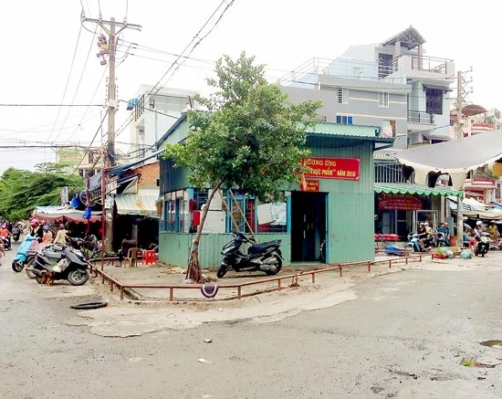 Từ bài báo Khuất tất ở chợ tự phát Căn cứ 26 - Quận Gò Vấp kiên quyết lập lại trật tự