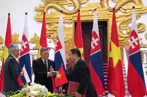 FPT ký thỏa thuận hợp tác với Công ty Gratex International của Slovakia