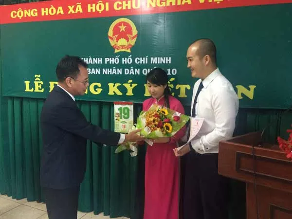 Trao Giấy chứng nhận kết hôn có yếu tố nước ngoài