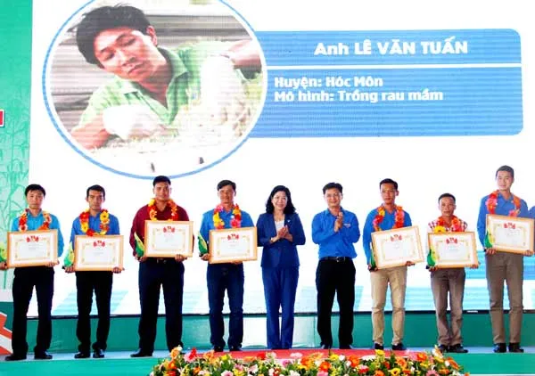 Tuyên dương thanh niên nông thôn làm kinh tế giỏi