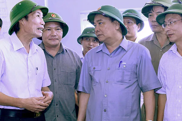 Thủ tướng Nguyễn Xuân Phúc kiểm tra công tác khắc phục hậu quả bão số 1