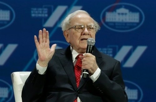 Renowned investor Warren Buffett has called on US presidental candidate Donald Trump to come clean and release his tax returns. — AFP/VNA Photo Renowned investor Warren Buffett has called on US presidental candidate Donald Trump to come clean and release his tax returns. — AFP/VNA Photo