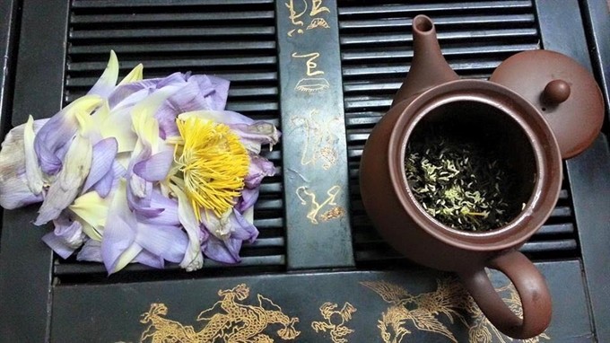 Traditional method: Tea is dried and scented with lotus anthers. Photo courtesy of Trà Sen Hồ Tây Bảo Nam Traditional method: Tea is dried and scented with lotus anthers. Photo courtesy of Trà Sen Hồ Tây Bảo Nam