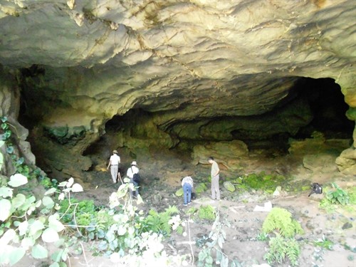 Pác Vạt Cave in Ba Bể District, where scientists found traces of residential area of an earlier period or the same period as Thắm Cave. Photo courtesy of Trình Năng Chung