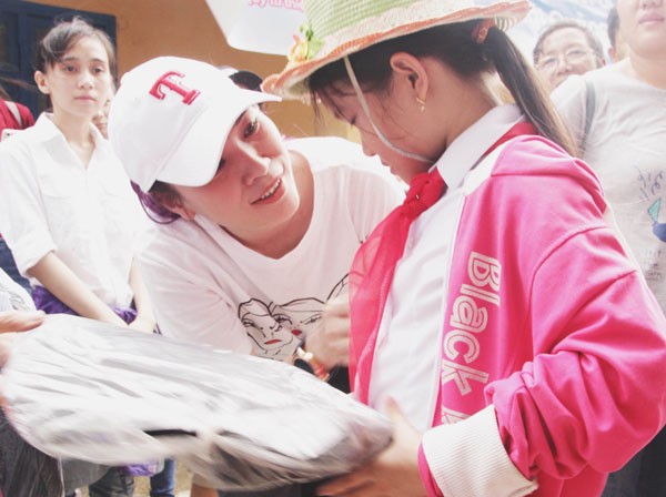 My Tam asks students in Quang Nam's Nong Son district My Tam asks students in Quang Nam's Nong Son district
