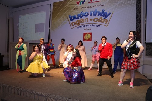 Twelve people take part in Bước Nhảy Ngàn Cân, a Vietnamese version of the US TV reality dance show Dance Your Fat Off. — File Photo courtesy of Đông Tây Promotion