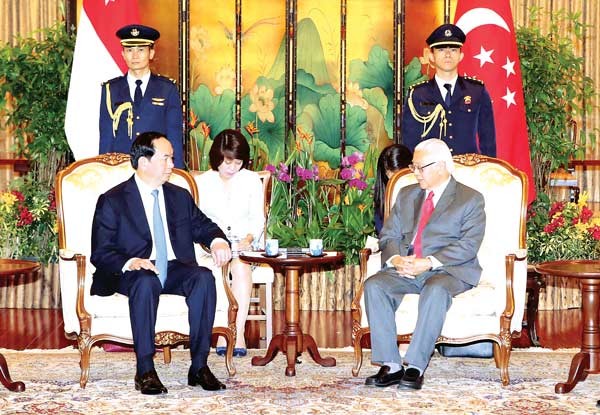 Vietnamese President Tran Dai Quang has a talking with Singaporean president Tony Tan Keng Yam. Vietnamese President Tran Dai Quang has a talking with Singaporean president Tony Tan Keng Yam.