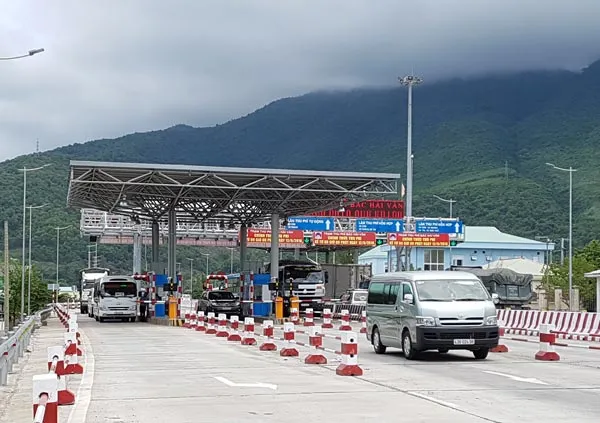 Trạm thu phí đặt... nhầm chỗ?