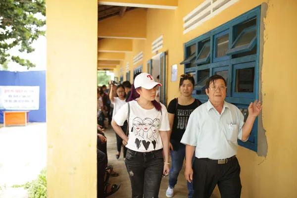 Mỹ Tâm "nâng bước ngày mai" cho học sinh nghèo Quảng Nam