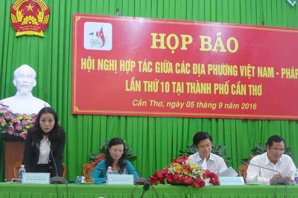 Deputy Director of External Affairs Department of Can Tho city Ms. Ho Thi Thanh Bach speaks at the press conference. (Photo:SGGP) Deputy Director of External Affairs Department of Can Tho city Ms. Ho Thi Thanh Bach speaks at the press conference. (Photo:SGGP)