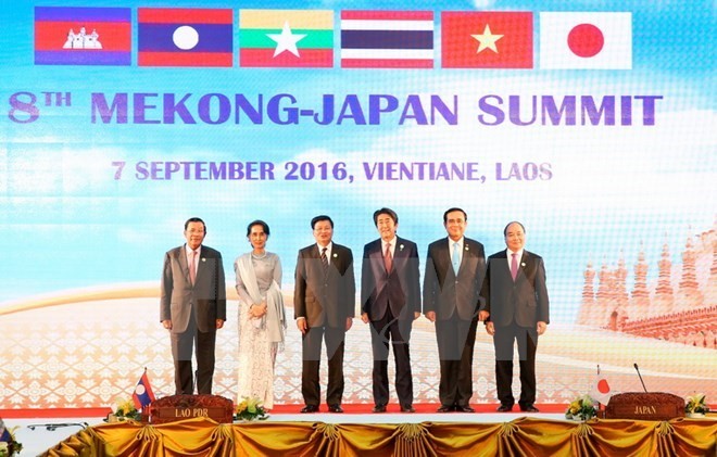 Prime Minister Nguyen Xuan Phuc (rightmost) at the Summit (Source: VNA) Prime Minister Nguyen Xuan Phuc (rightmost) at the Summit (Source: VNA)