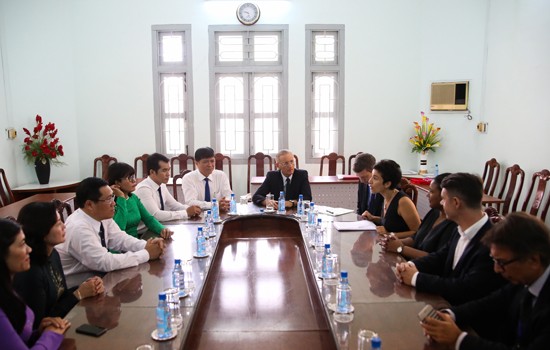 Minister of State for Development and Francophonie André Vallini talks with teachers of Le Hong Phong High School in the city on Sep. 7th, 2016. Minister of State for Development and Francophonie André Vallini talks with teachers of Le Hong Phong High School in the city on Sep. 7th, 2016.