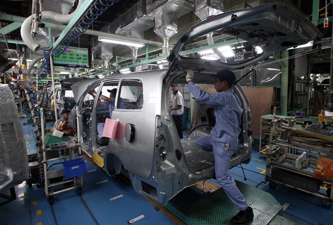 Workers assemble parts at the Toyota Phúc Yên Automobile Factory. (Photo: VNA/VNS) Workers assemble parts at the Toyota Phúc Yên Automobile Factory. (Photo: VNA/VNS)