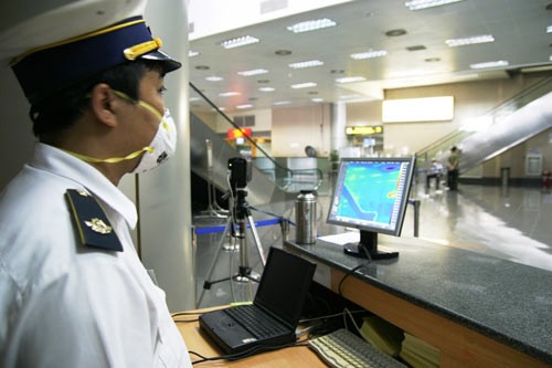 Vietnam increases monitoring cases of travellers carrying the mosquito-borne virus at border crossings and airports (Photo: SGGP) Vietnam increases monitoring cases of travellers carrying the mosquito-borne virus at border crossings and airports (Photo: SGGP)