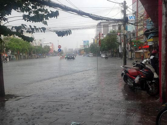 Heavy rains sweept through provinces and cities in the country. (photo: SGGP) Heavy rains sweept through provinces and cities in the country. (photo: SGGP)